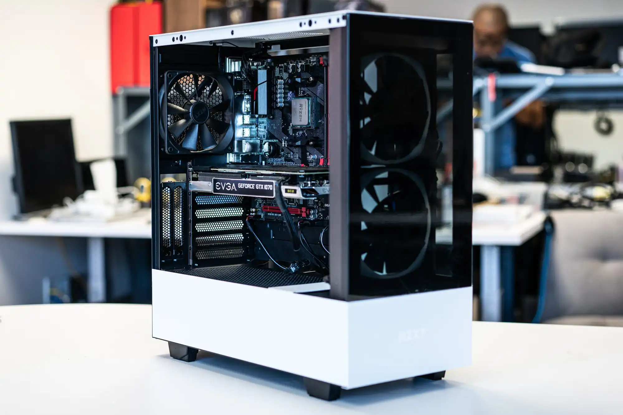 90+ Tips for Building a Custom PC-------