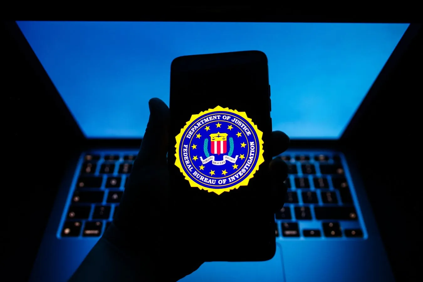 Alert for Smartphone Users: FBI Warns Against Texting as New Security Risks Emerge on iPhones and Androids