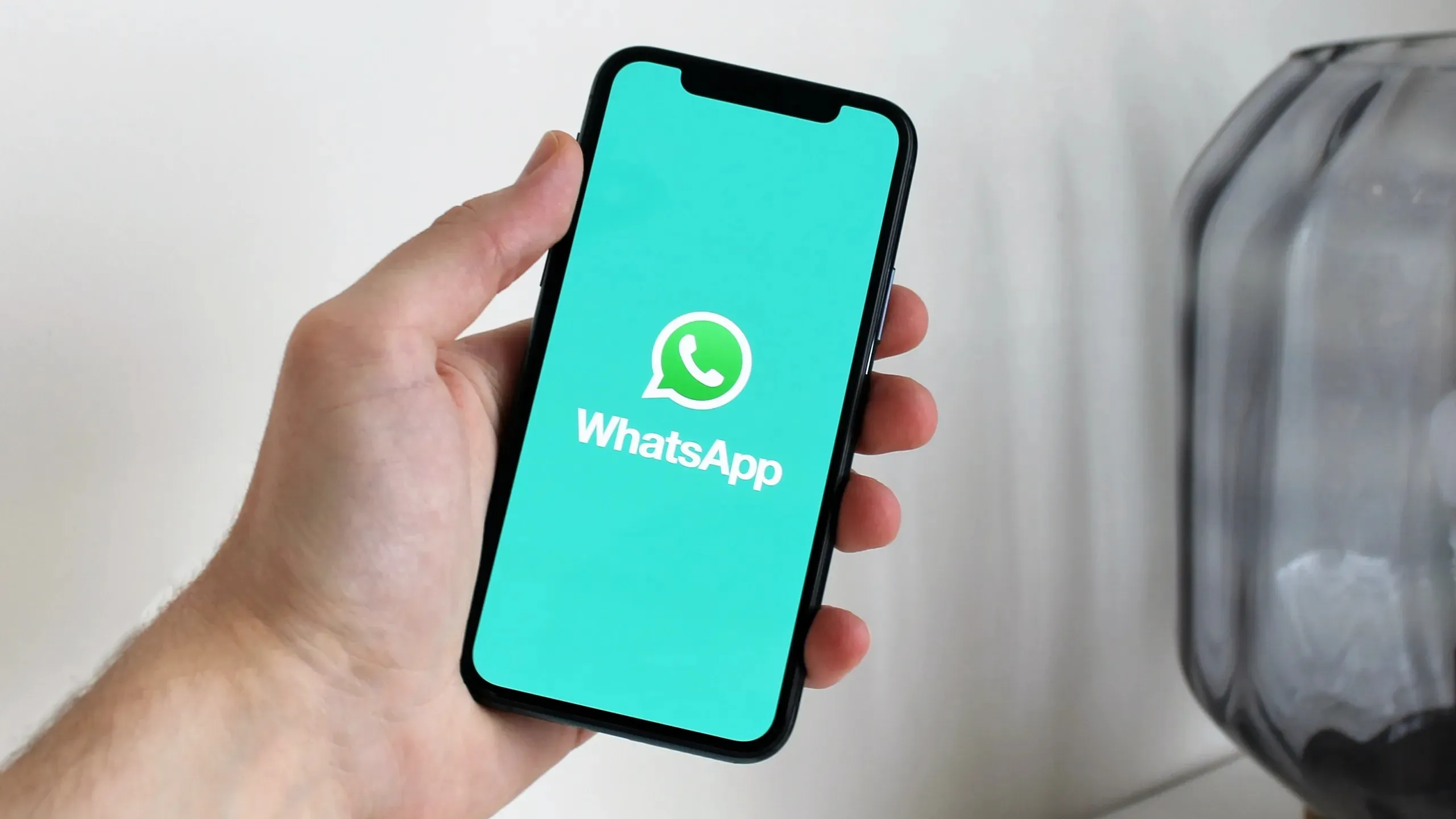 Big Change Ahead WhatsApp to Stop Working on Older iPhones in May 2025---