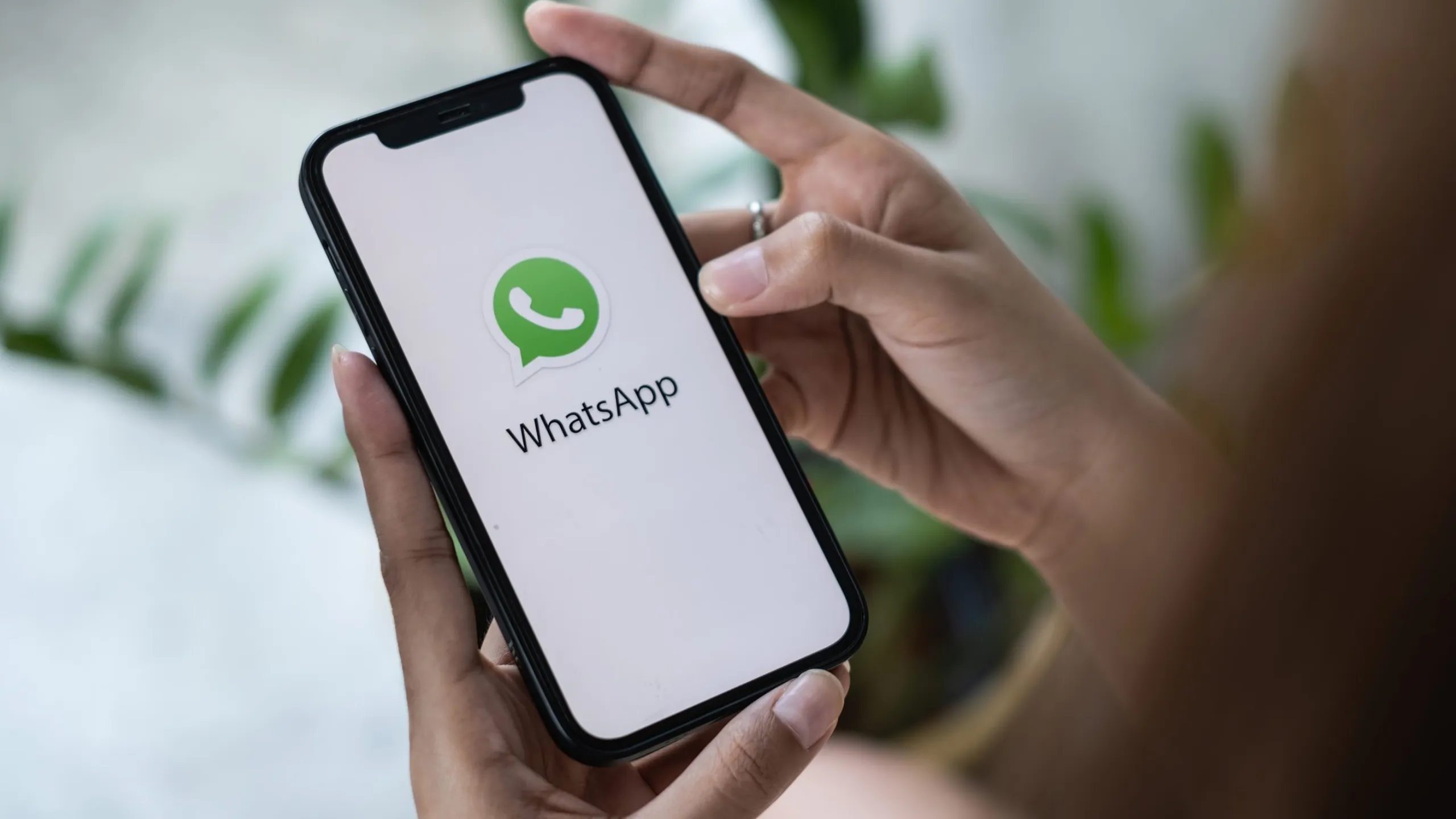 Breaking News: WhatsApp Announces Major 2025 Update, Ending Support for Older iPhones and iPads