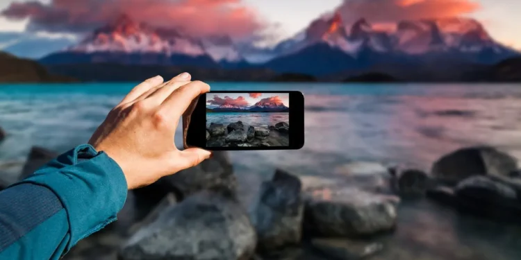 How AI is Reshaping Smartphone Photography in 2024 The Debate Over Camera Authenticity and Tech Trends