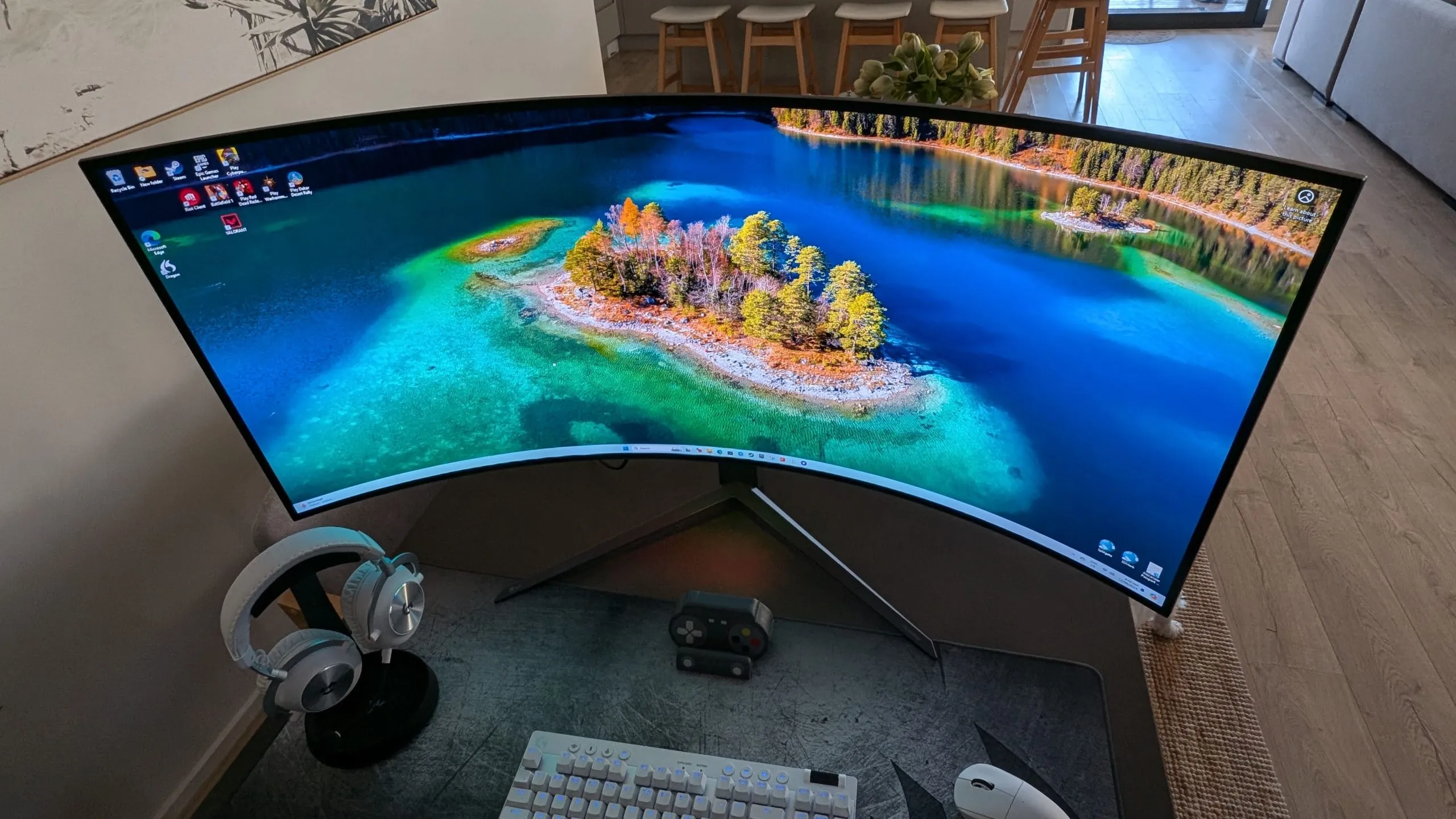 Meet the Future of Gaming LG Launches Revolutionary Bendable 5K Monitor at CES 2025----