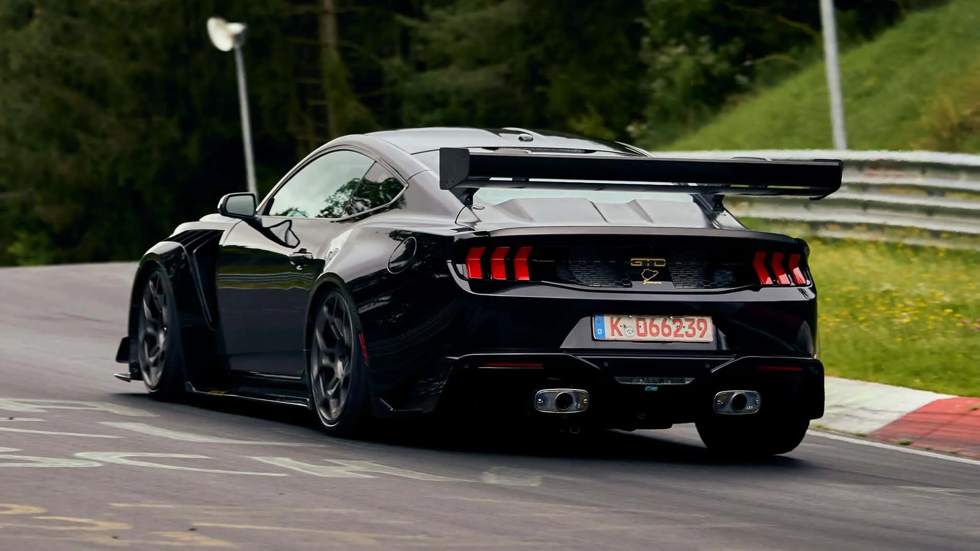 New Record Alert 2025 Ford Mustang GTD Smashes Speed Record at Nürburgring Track--