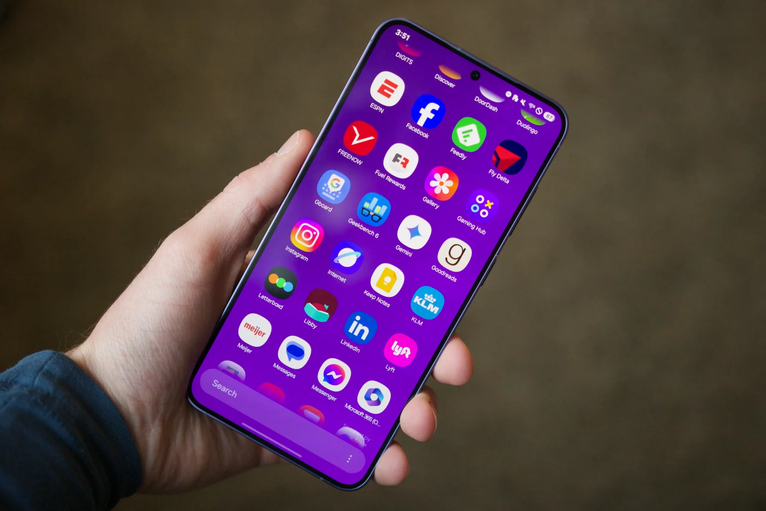 Samsung’s One UI 7 Beta Surprises Fans by Removing Popular Lock Screen Feature