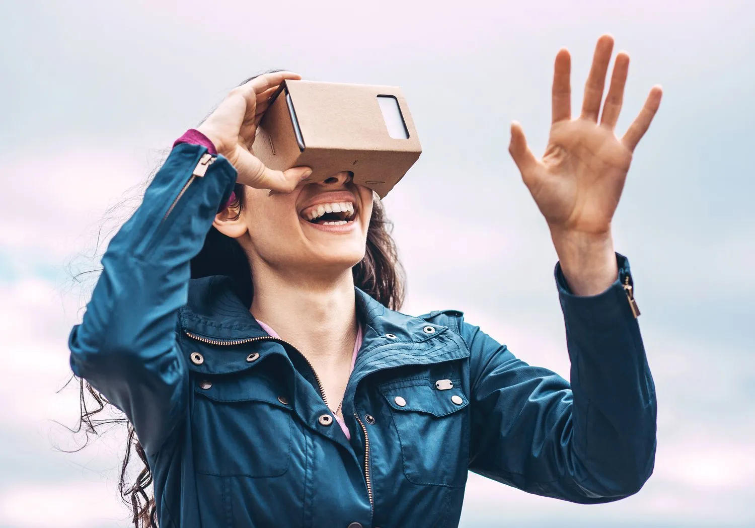 90+ Innovative Apps for Virtual Reality--------