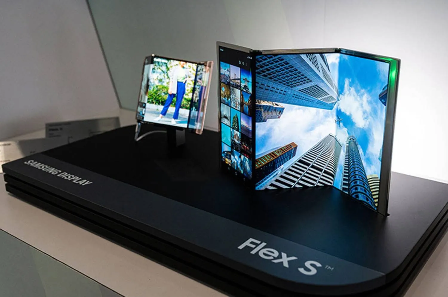 Samsung’s Slidable OLED Screens at CES 2025 Could Change Phones, Tablets, and Laptops Forever