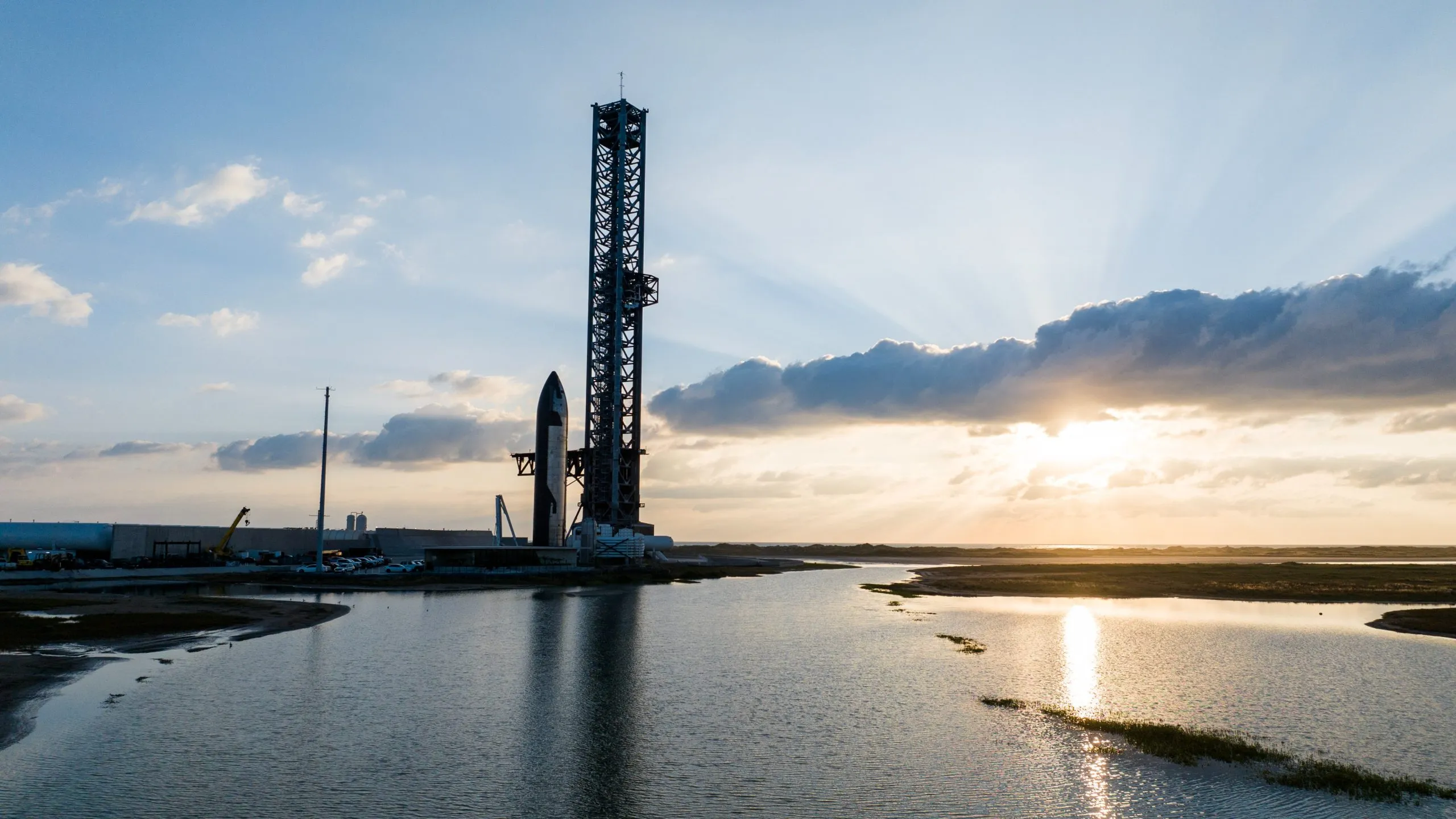 See SpaceX's Giant Rocket Ready to Launch What to Expect from the Historic Flight 7 Mission---