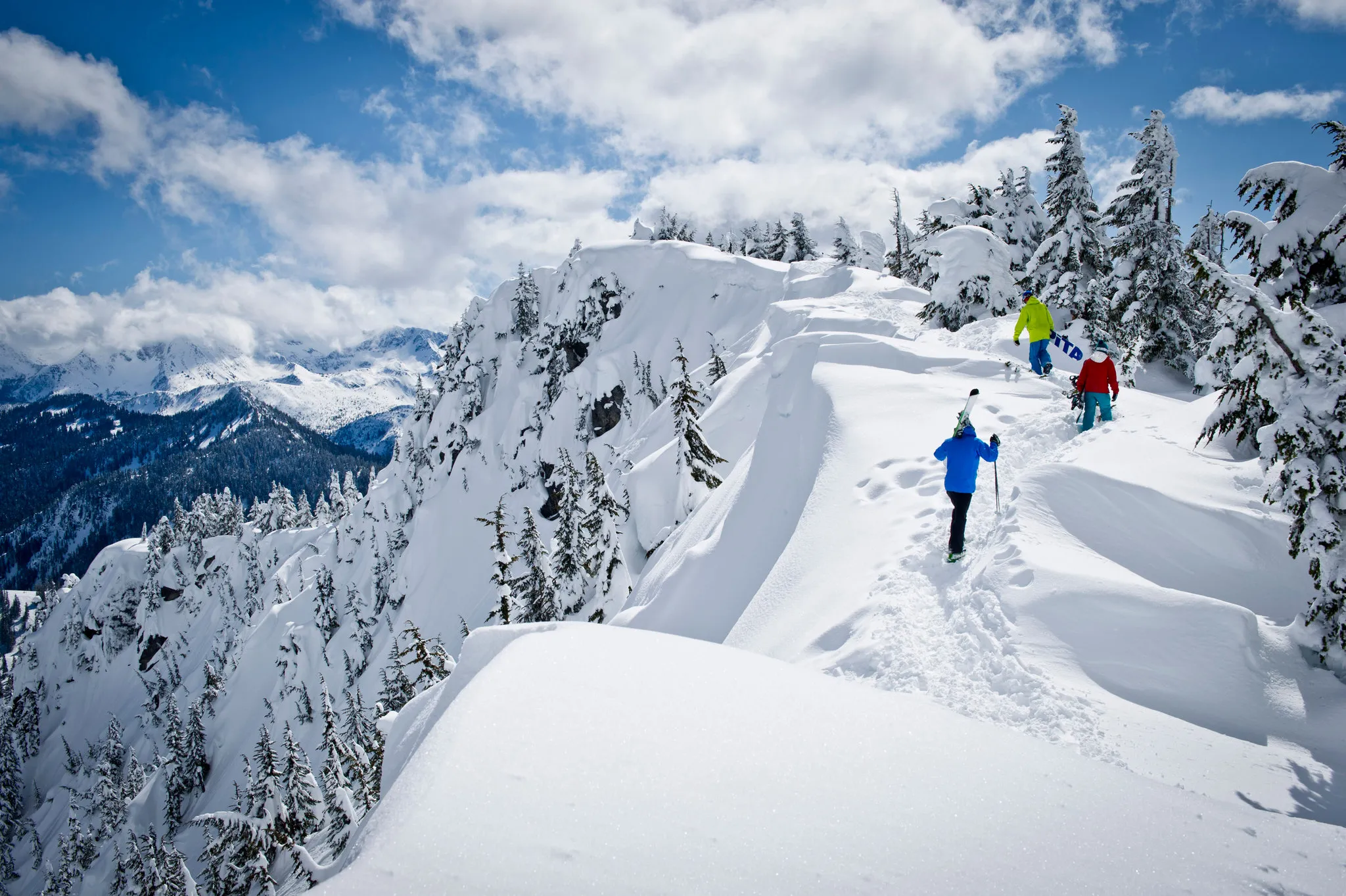 Three Skiers Rescued After 1,000-Foot Fall Near Steven’s Pass Thanks to Apple Watch SOS Alert