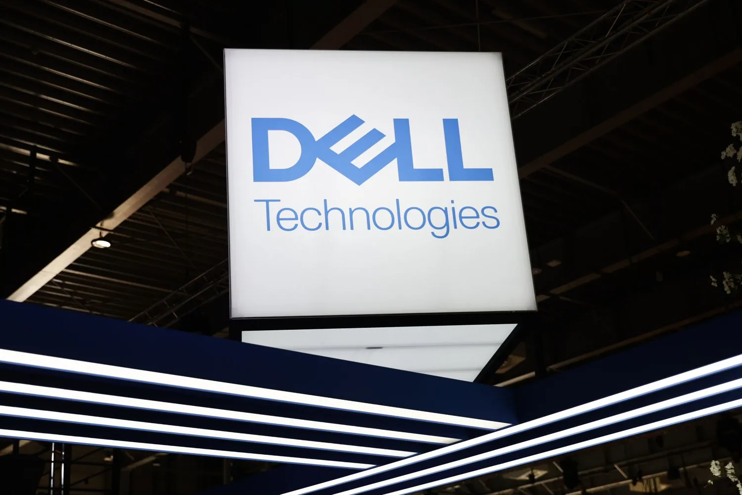 Why Did Dell Copy Apple Inside the Controversy Over Dell’s New PC Names-