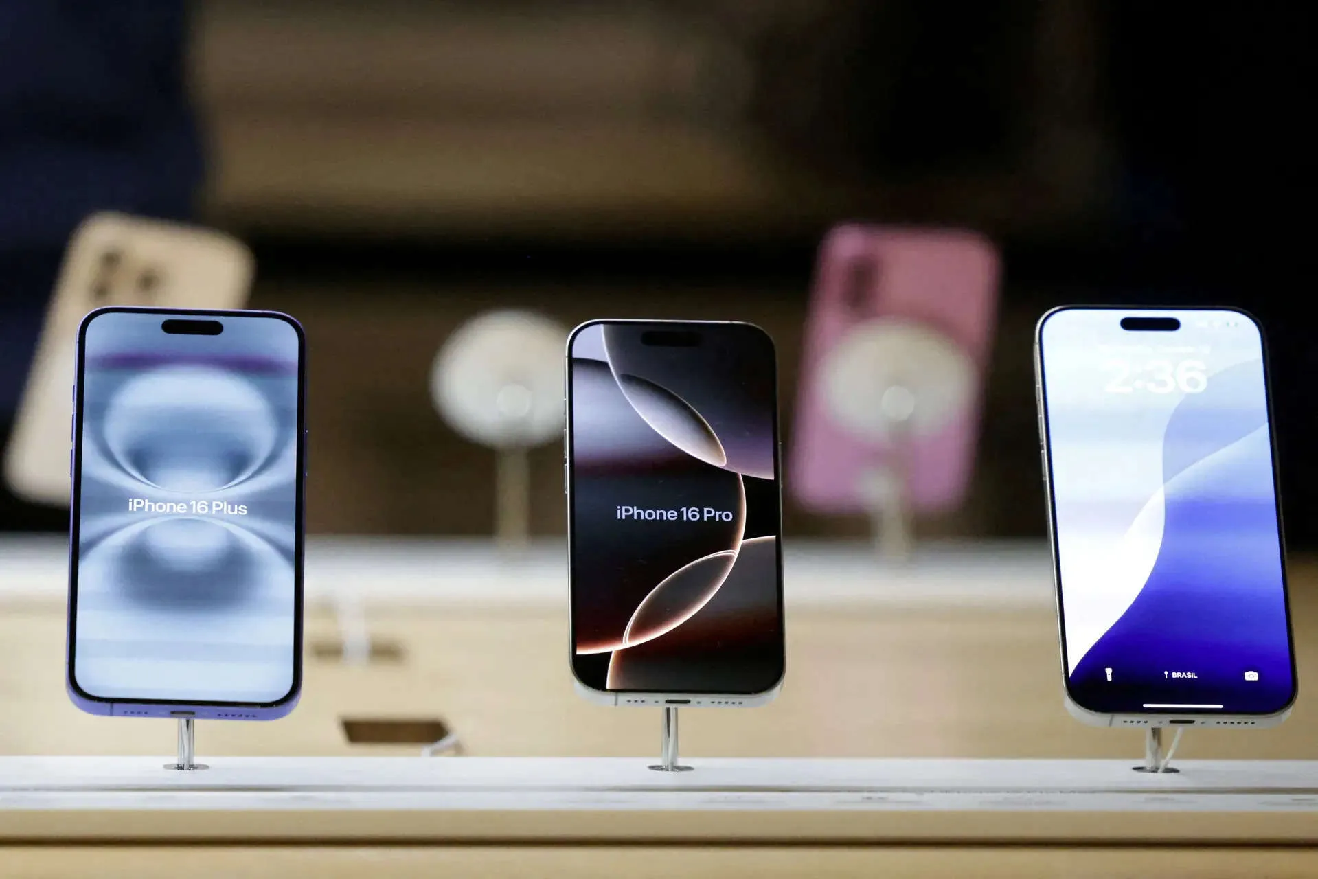 No, Apple Didn’t Just Add Starlink to Every iPhone—Here’s the Truth Behind the Viral Claim