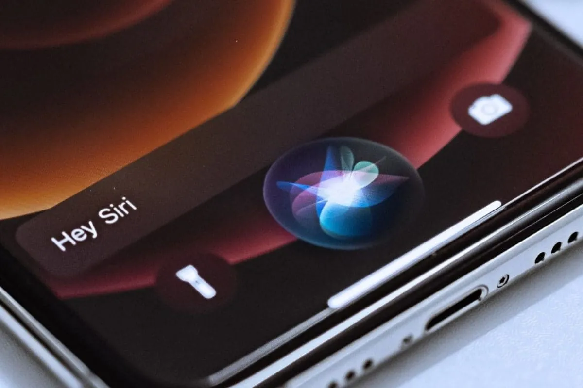 Apple Faces Backlash: New Siri Updates Delayed, Fans and Stocks Take a Hit