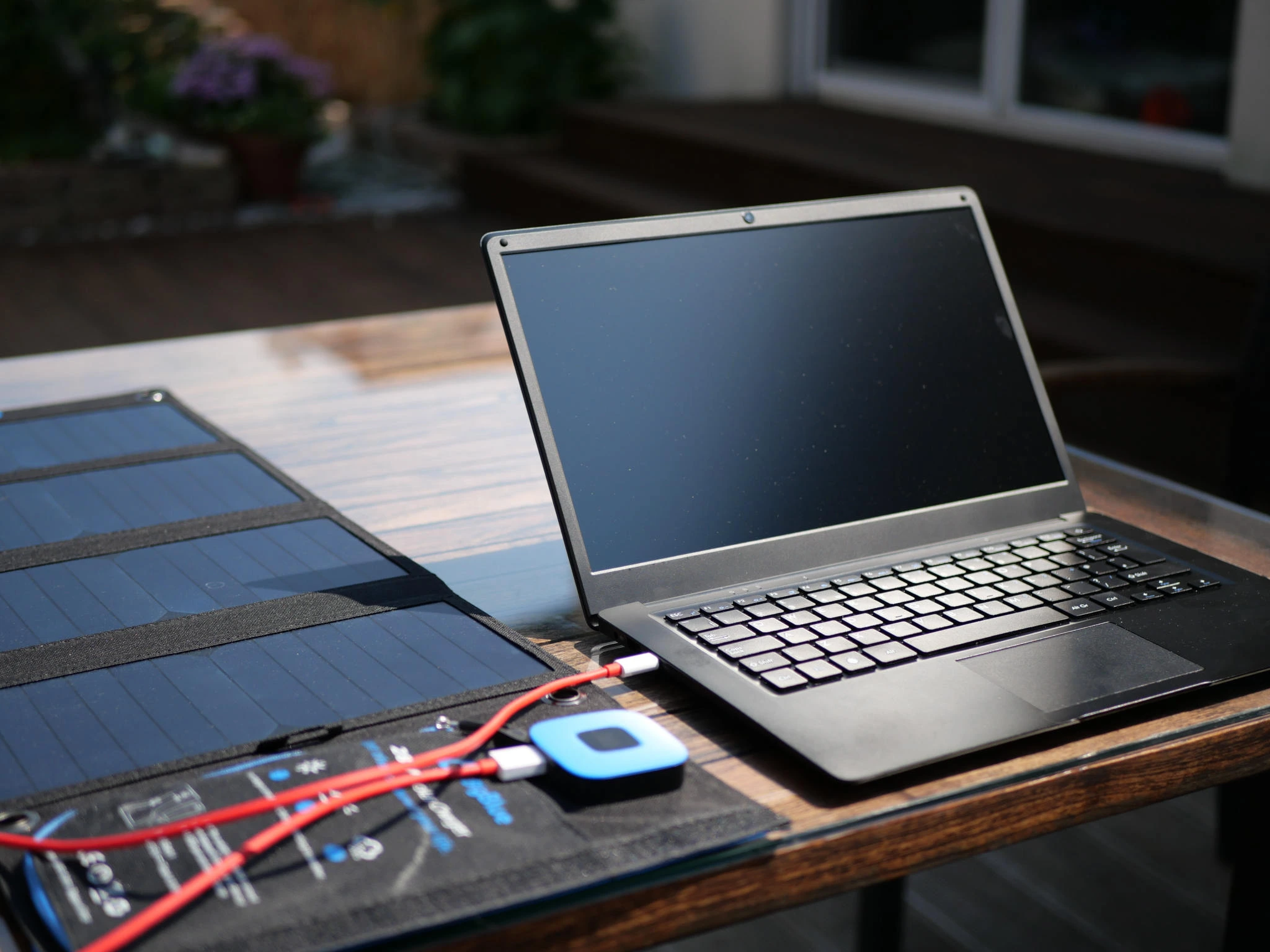 Meet Lenovo's Newest Innovation at MWC 2025 A Super Thin Laptop That Charges in the Sun!--