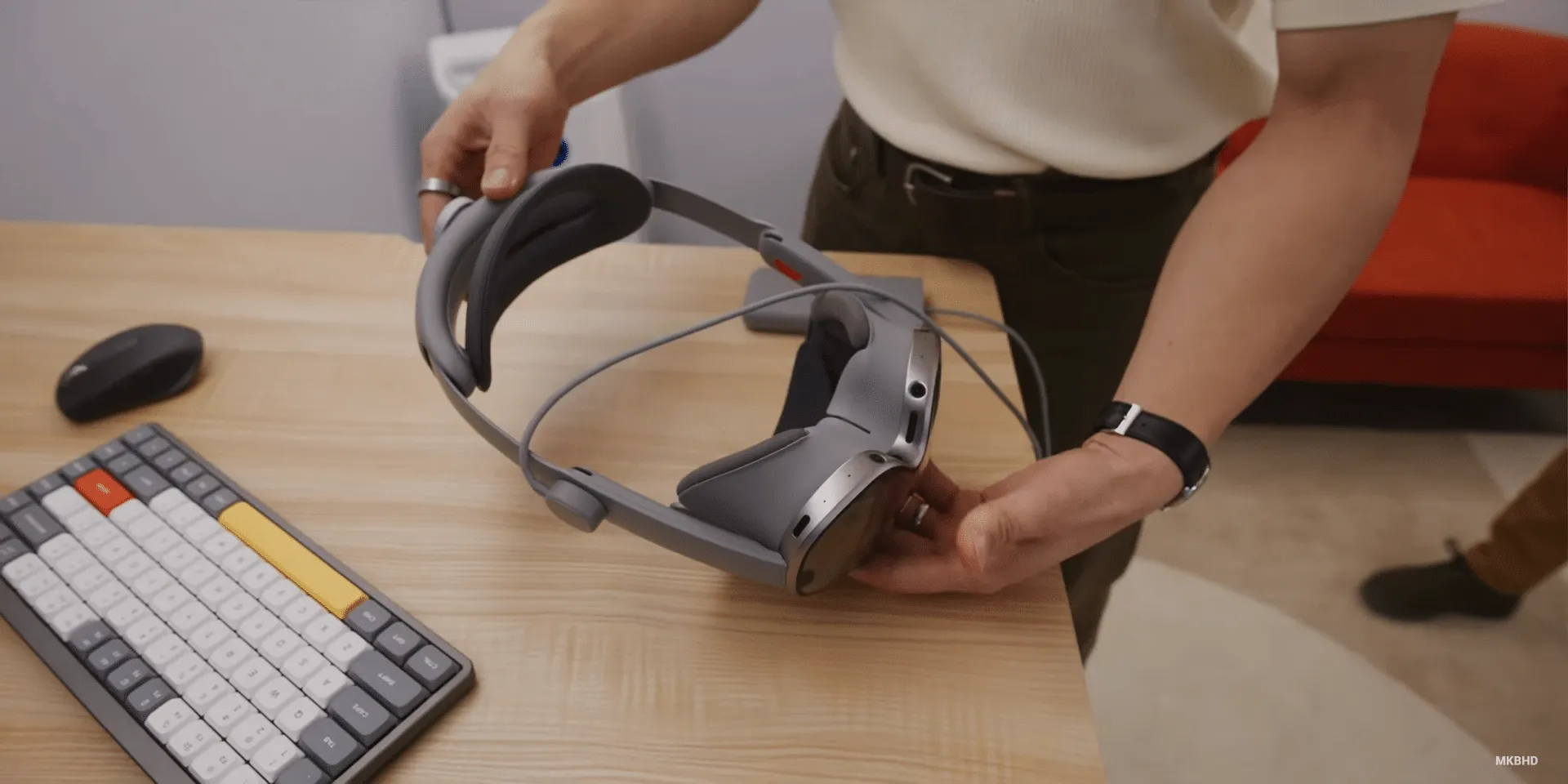 Samsung’s Latest Tech Marvel See How the New XR Headset Outshines Apple’s Top Model-